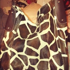Stone Mountain giraffe hobo tote good  FREE WITH PURCHASE ADD TO BUNDLE 🤑